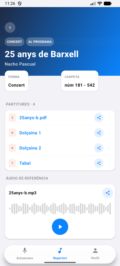 Detall d'una peça amb partitures i àudio